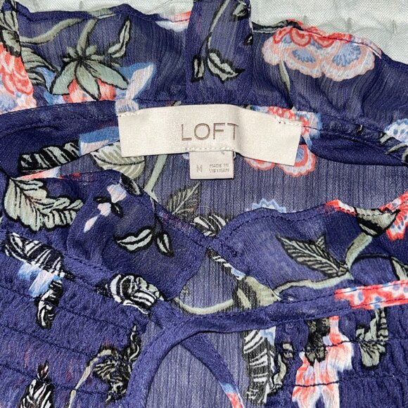 Loft Garden Ruffle Neck Shirt size Medium - Picture 8 of 8